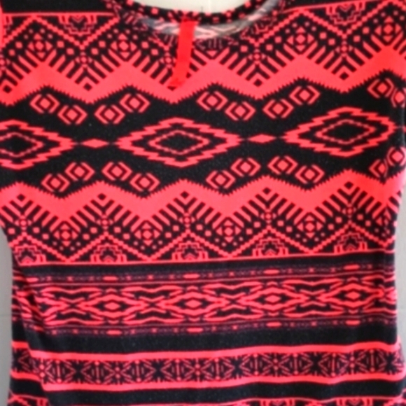 4/$20 Aztec Pattern Shirt - Picture 2 of 4